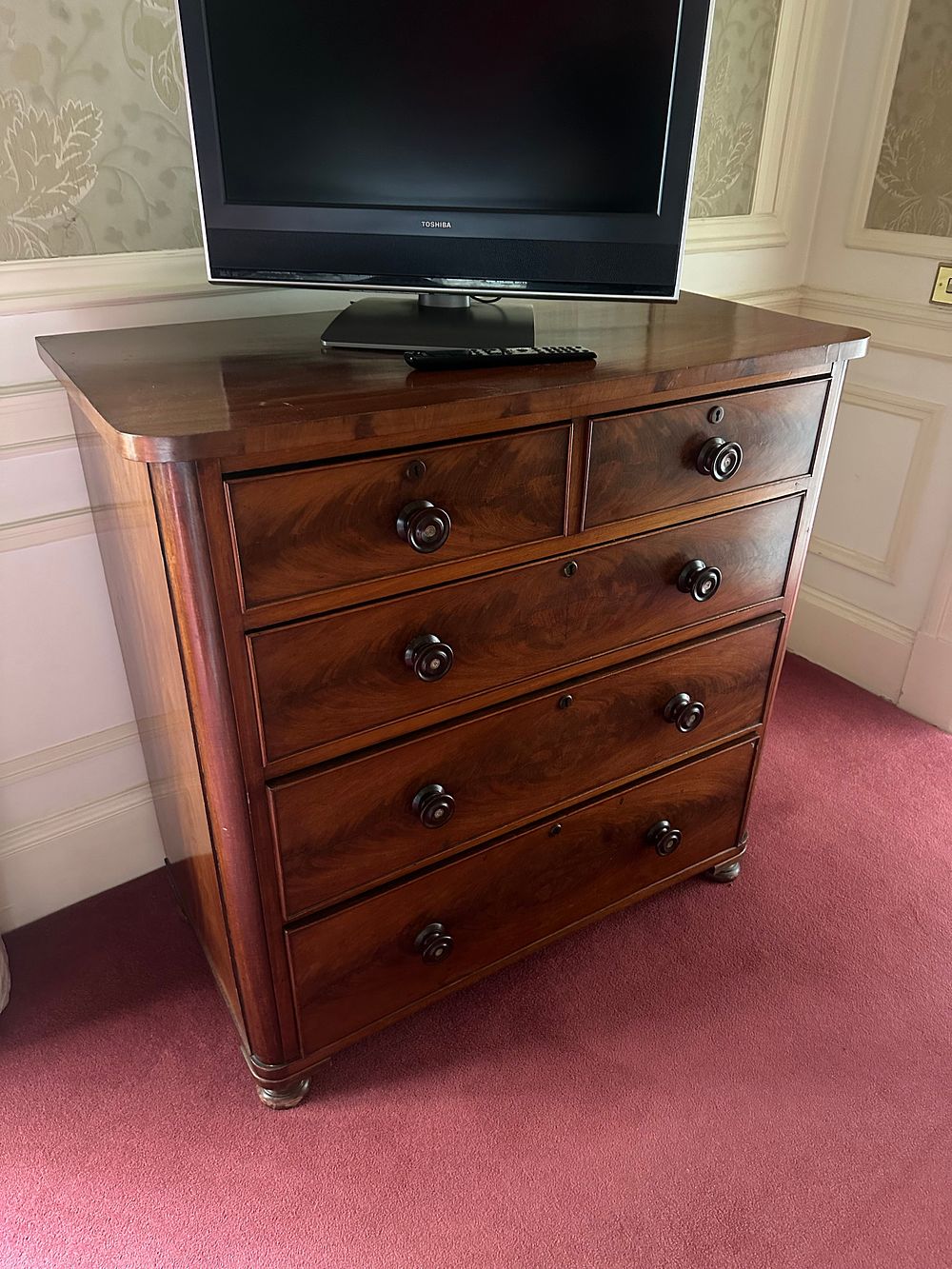 Lot 1012: * A William I style bow-front chest of drawers