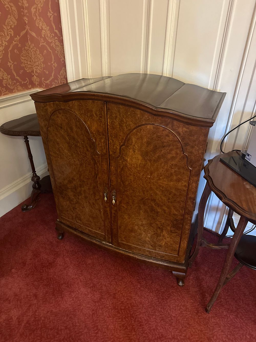 Lot 1135: * Traditional-Style Burl eneer Cabinet with Serpentine Top
