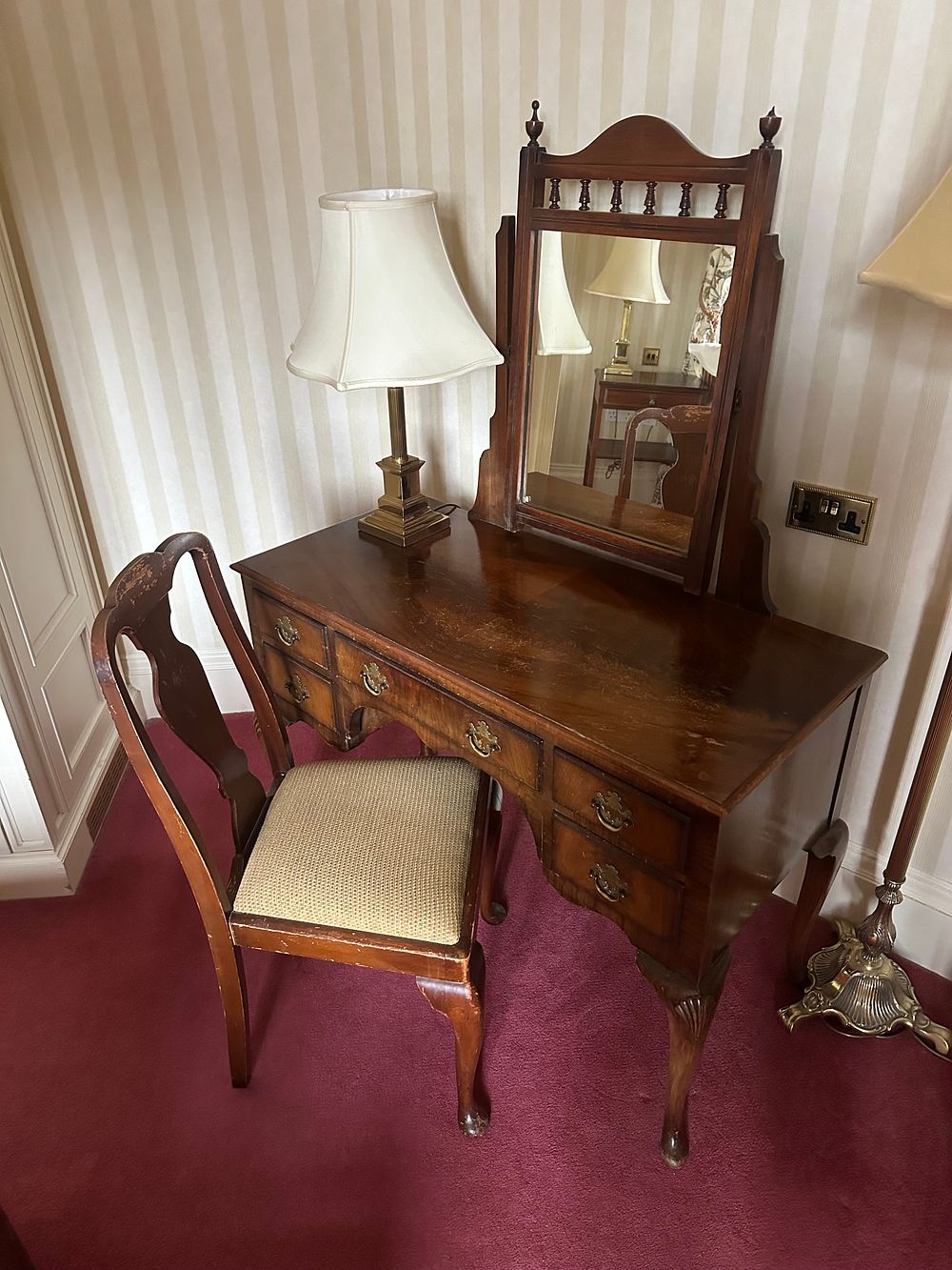 Lot 1388: * A Queen Anne style burr walnut dressing table, swing mirror, and chair ensemble