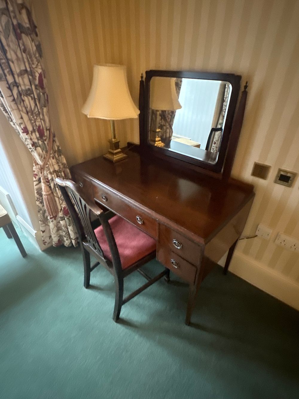 Lot 1496: * Georgian-style mahogany dressing table and Hepplewhite reial side chair