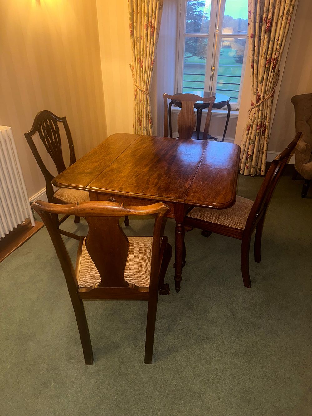 Lot 1555: * Regency-style mahogany drop-leaf table and four associated dining chairs