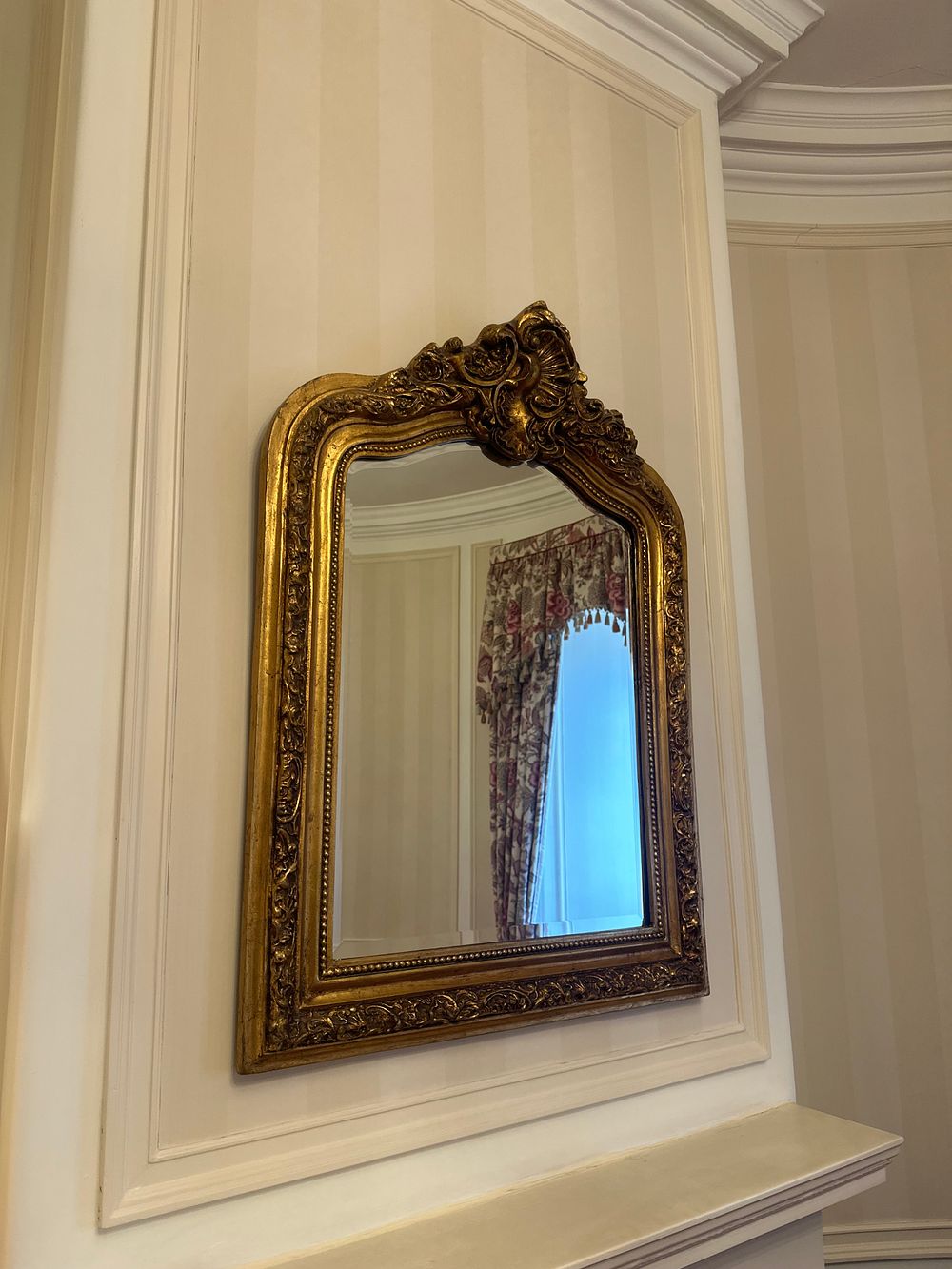 Lot 1607: * Louis XI Reial Style Ornate Gold-Framed Wall Mirror –
