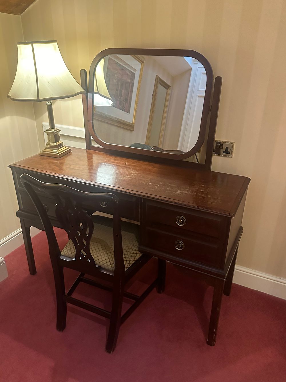 Lot 1681: * Dressing Table Set – Mahogany anity with Mirror and Cared Side Chair