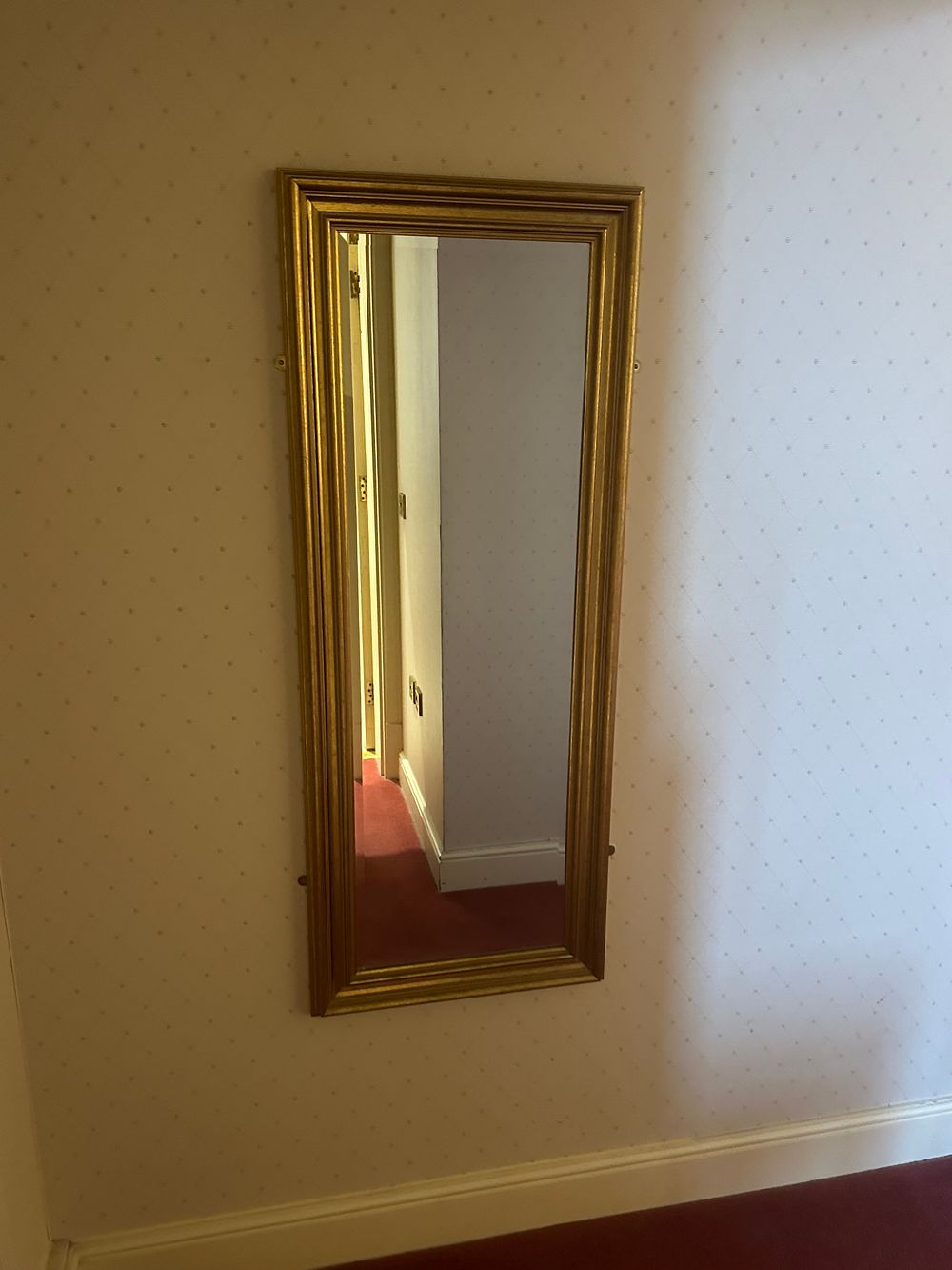 Lot 1729: * Wall Mirrors – Pair of Gold-Tone Accent Mirrors with Traditional Reeded Frames