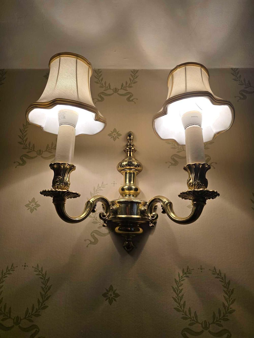 Lot 2126: * Set of fie traditional double-arm wall sconces –