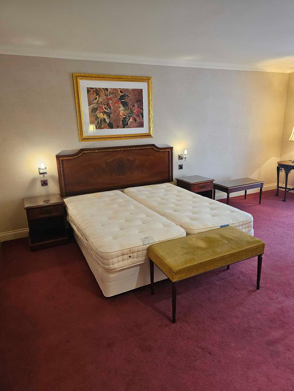 Lot 3003: * Room 407 Contents of hotel bedroom freestanding furniture as photographed briefly comprising