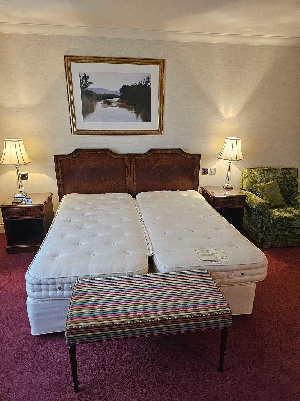 Lot 3004: * Room 409 Contents of hotel bedroom freestanding furniture as photographed briefly comprising
