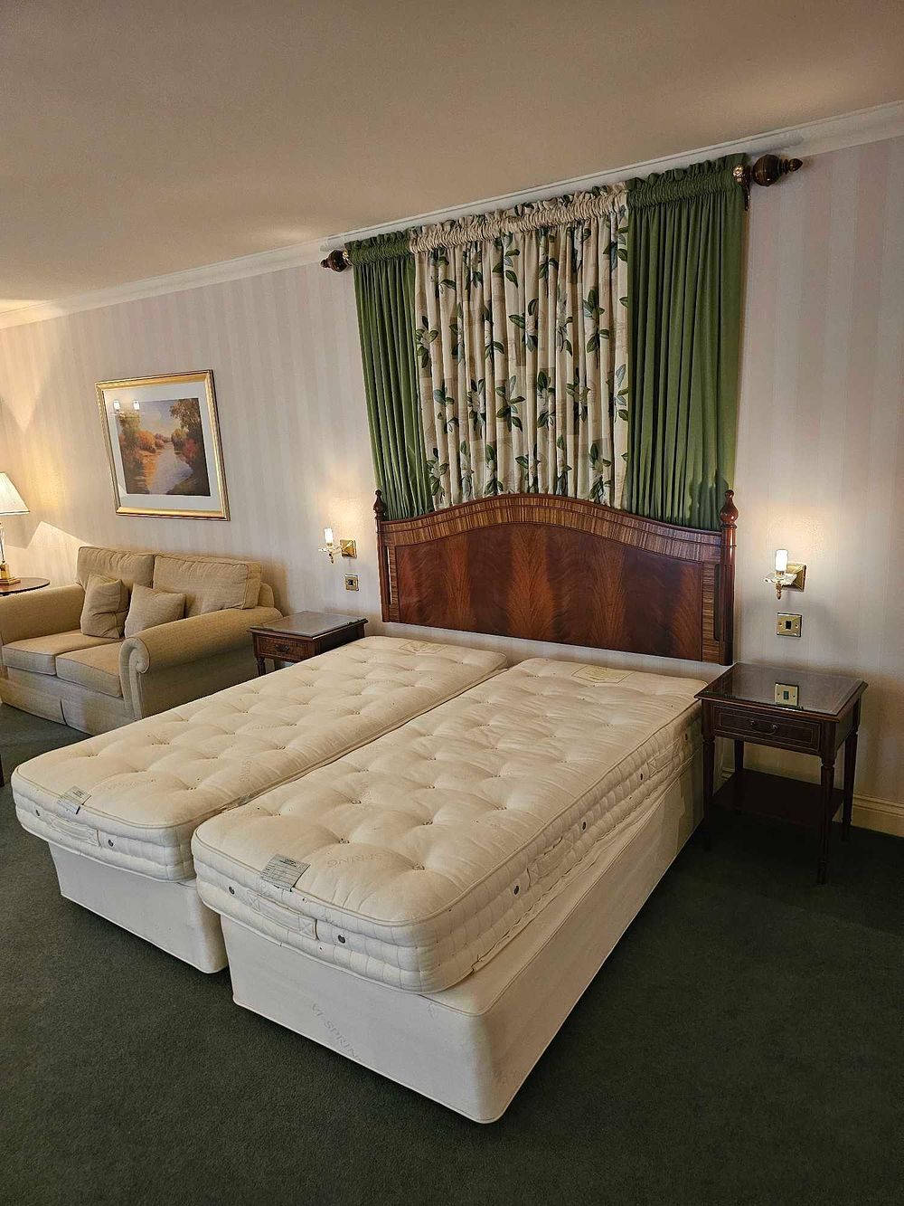 Lot 3007: * Room 412 Contents of hotel bedroom freestanding furniture as photographed briefly comprising
