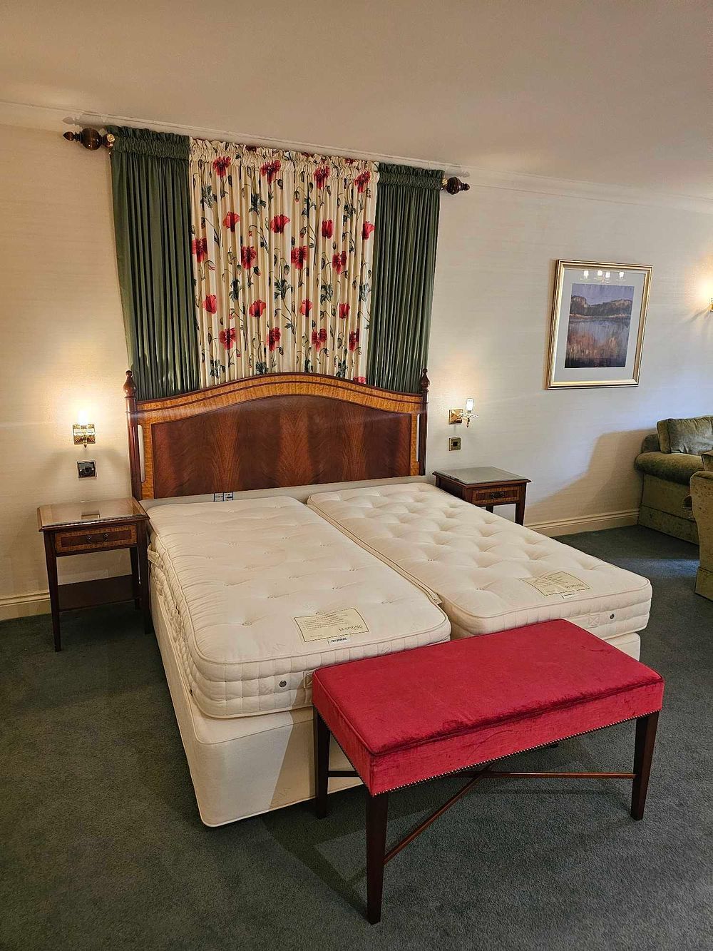Lot 3044: * Room 552 Contents of hotel bedroom freestanding furniture as photographed briefly comprising