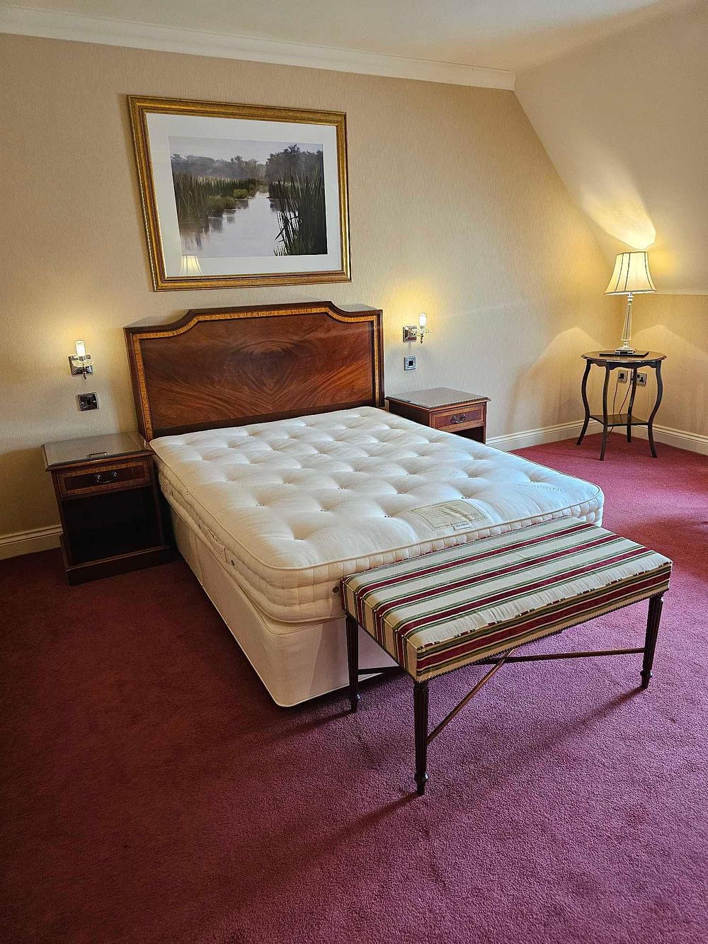 Lot 3061: * Room 607 Contents of hotel bedroom freestanding furniture as photographed briefly comprising