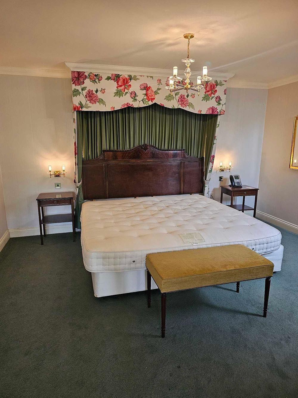 Lot 3063: * Room 612 Contents of hotel bedroom freestanding furniture as photographed briefly comprising