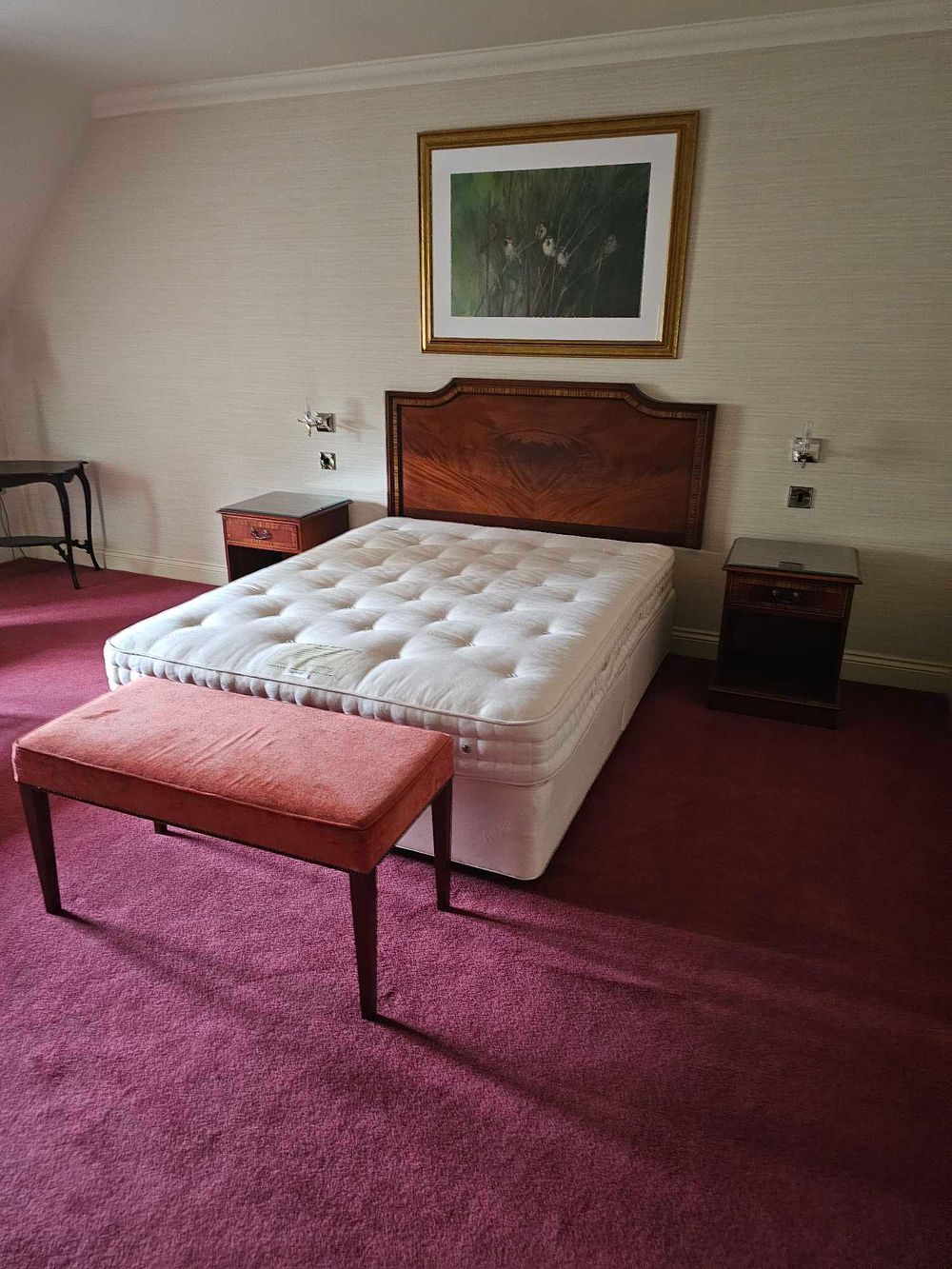 Lot 3081: * Room 660 Contents of hotel bedroom freestanding furniture as photographed briefly comprising