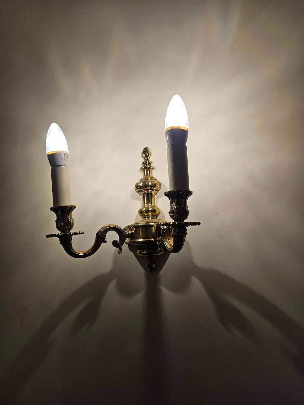 Lot 3294e: * A pair of polished brass twin arm wall sconces
