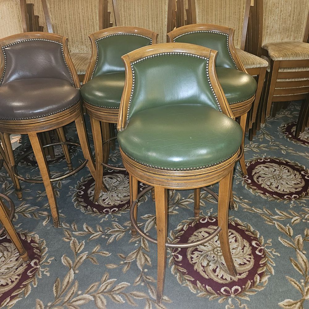 Lot 3529: * A set of 3 x Bar stool ANGELO CAPPELLINI Italy green leather Swiel bar chair without armrests