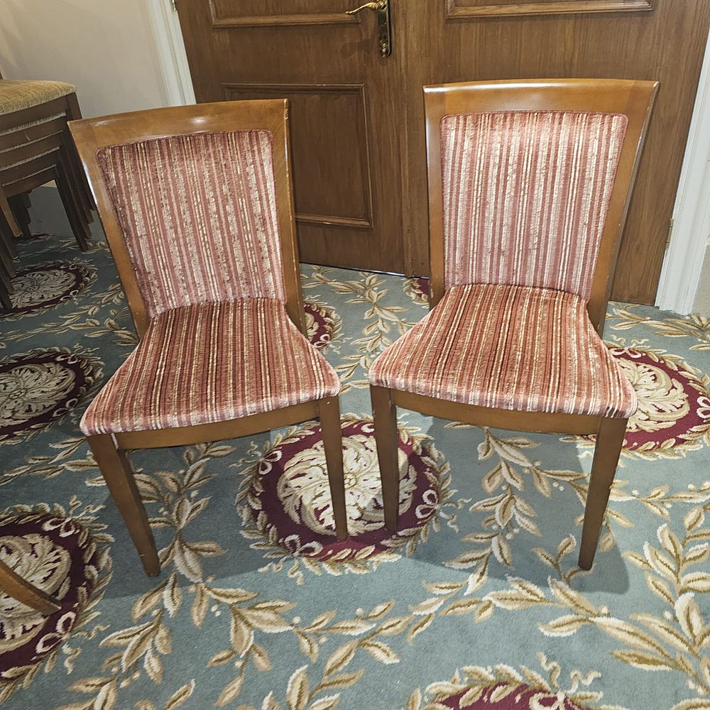 Lot 3558: * Set of 10 x Red Classic Banquet Dining Chairs