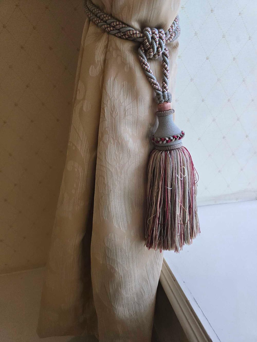 Lot 4002: * Pair of Full-Length Decoratie Drapes with alance