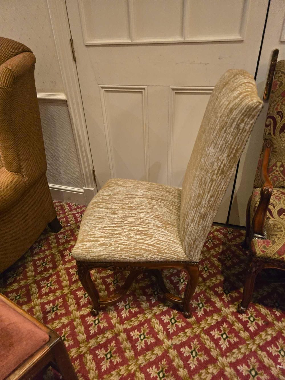 Lot 4005: * A set of 6 x formal dining chairs the mahogany cared framed joined with an ornate stretchers