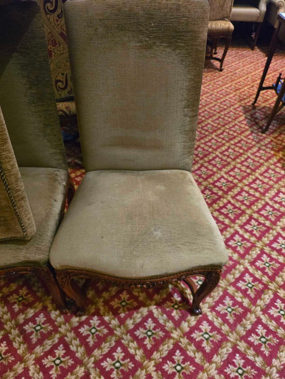 Lot 4020: * A set of 3 x of Chippendale Style side chairs