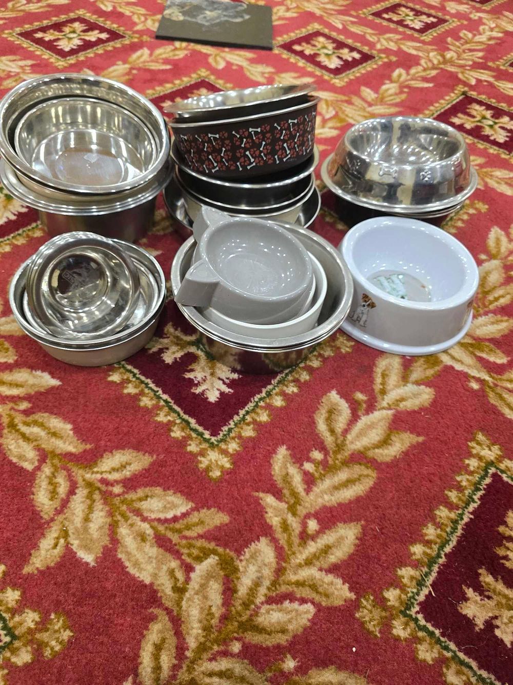 Lot 4123: * Various dog bowls x 25 (Bullwood pkl no 5)
