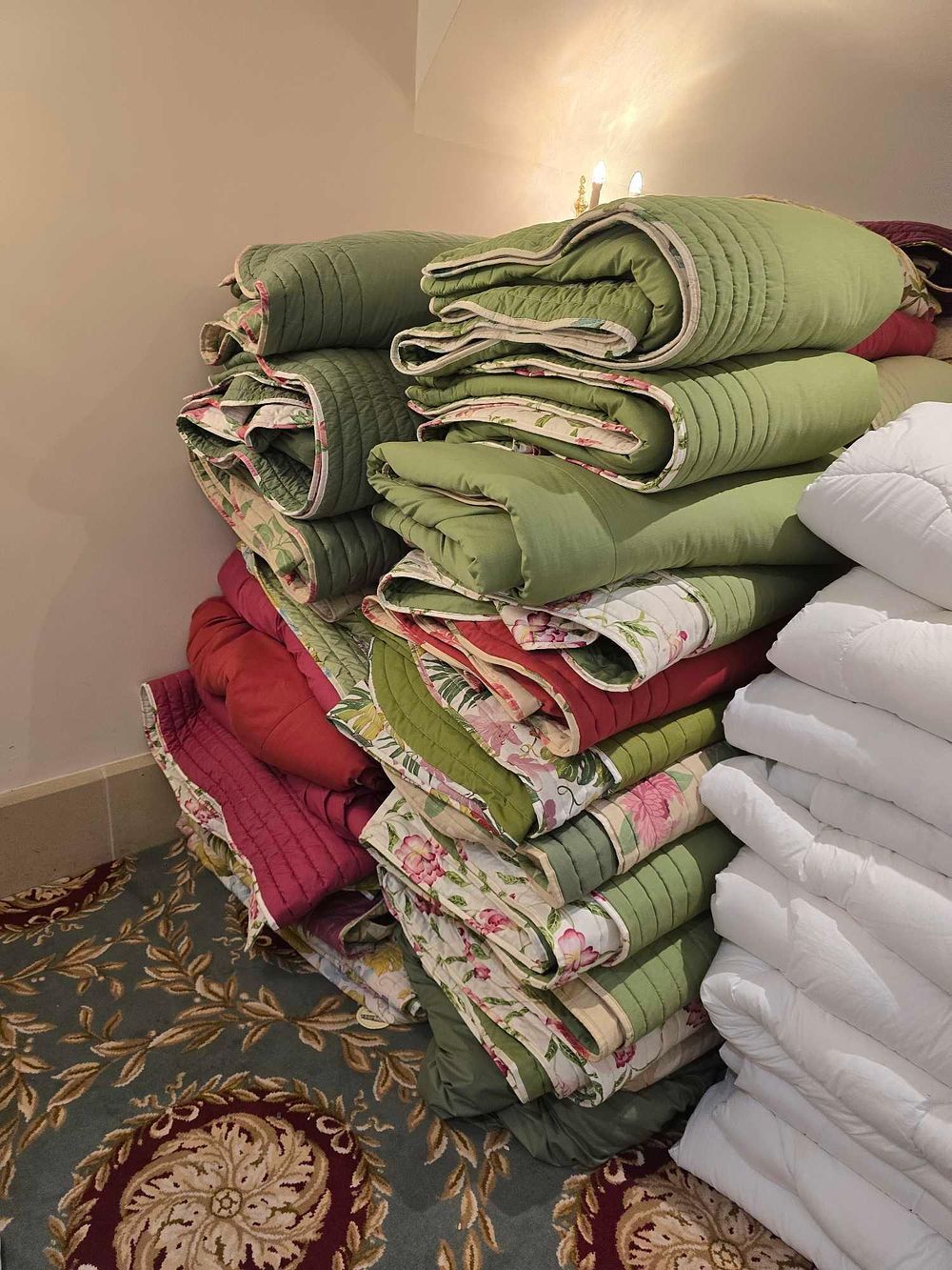 Lot 4213a: * Bed spreads quilted floral appx x 40 (w/w coben store 11)