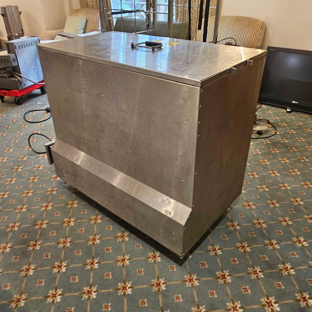 Lot 7010: * Spectank Ultimate Solutions Stainless Steel Mobile Heated Tank with Basket: Heay?duty commercial
