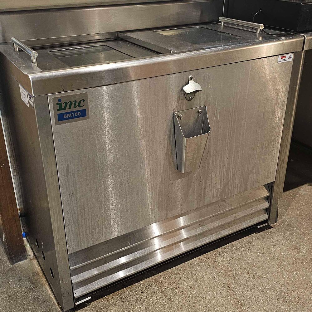 Lot 7023: * IMC BM100 Top?Loading Bottle Cooler: Stainless steel commercial back?bar chiller with forced?air