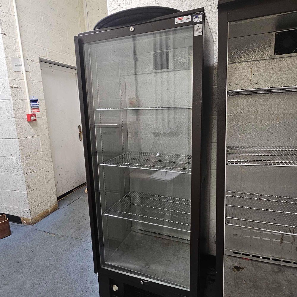 Lot 7027: * Osborne 6000 Upright Bottle Cooler: High?capacity commercial drinks chiller with fan?assisted