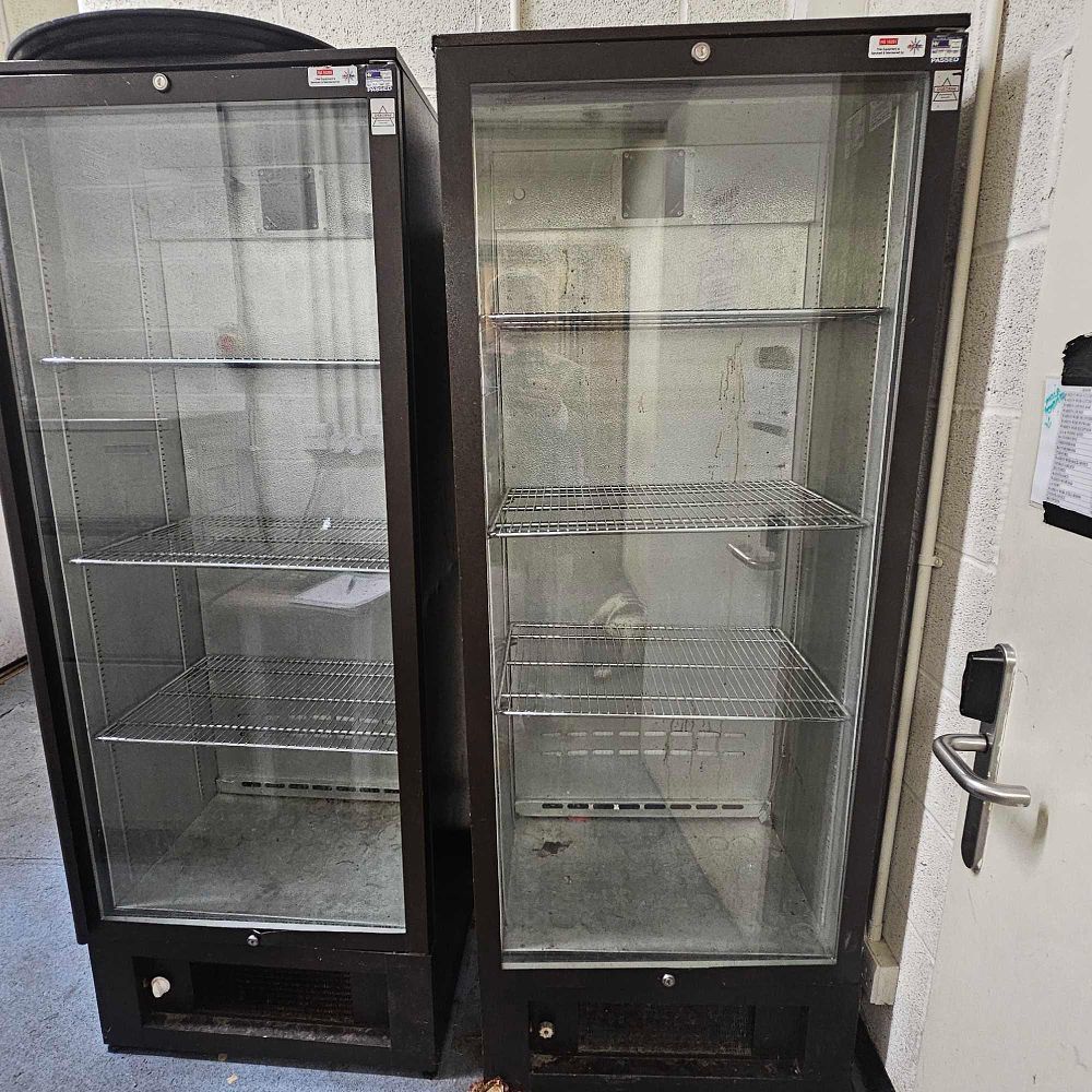 Lot 7028: * Osborne 6000 Upright Bottle Cooler: High?capacity commercial drinks chiller with fan?assisted