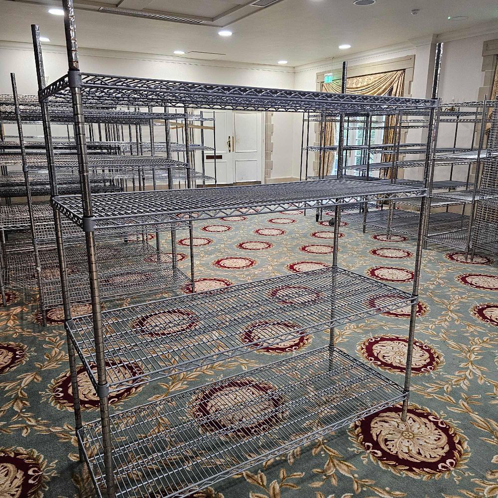 Lot 7050: * Commercial kitchen Static 4 tier rack 150 x 60 x 180cm