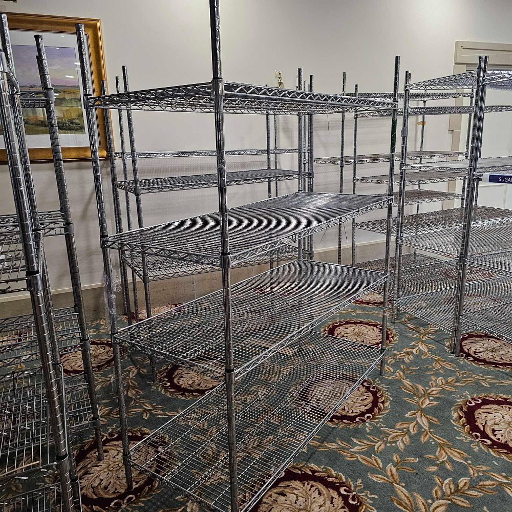 Lot 7060: * Commercial kitchen mobile 4 tier rack 150 x 60 x 180cm