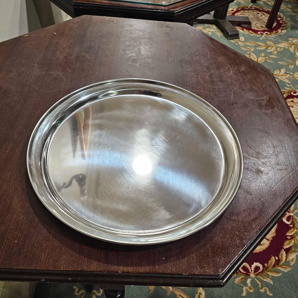 Lot 7070: * 26 x Round Stainless Steel Drinks Sering Bar Tray: Professional catering tray with 35?cm diameter