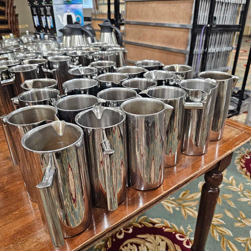 Lot 7073: * 20 x brushed stainless steel jugs 18cm high
