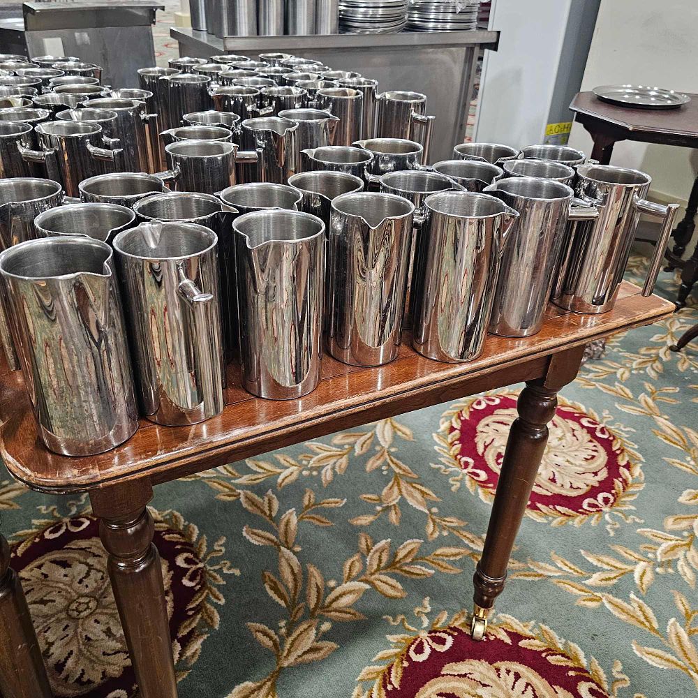 Lot 7074: * 20 x brushed stainless steel jugs 18cm high