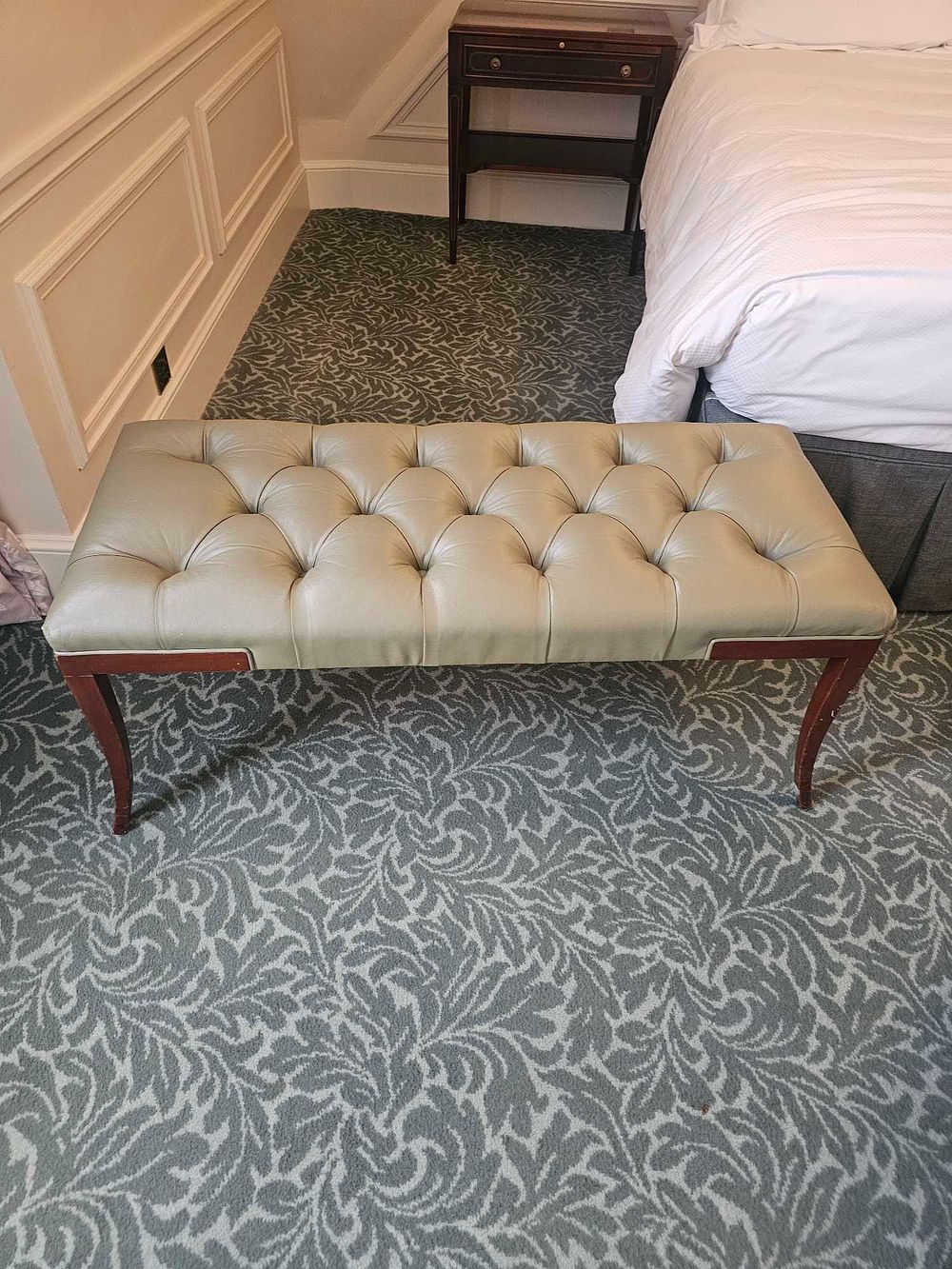 Lot 310: * An elegant end-of-bed bench by Francesco Molon