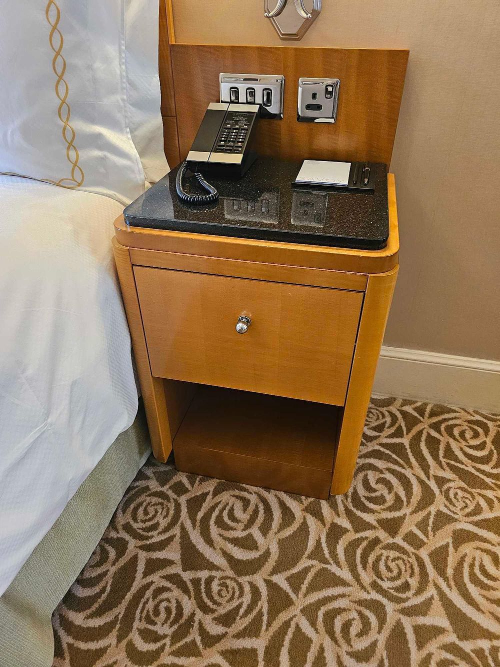 Lot 339: * Pair of Bedside Tables – Francesco Molon Maple Nightstands with Stone Tops