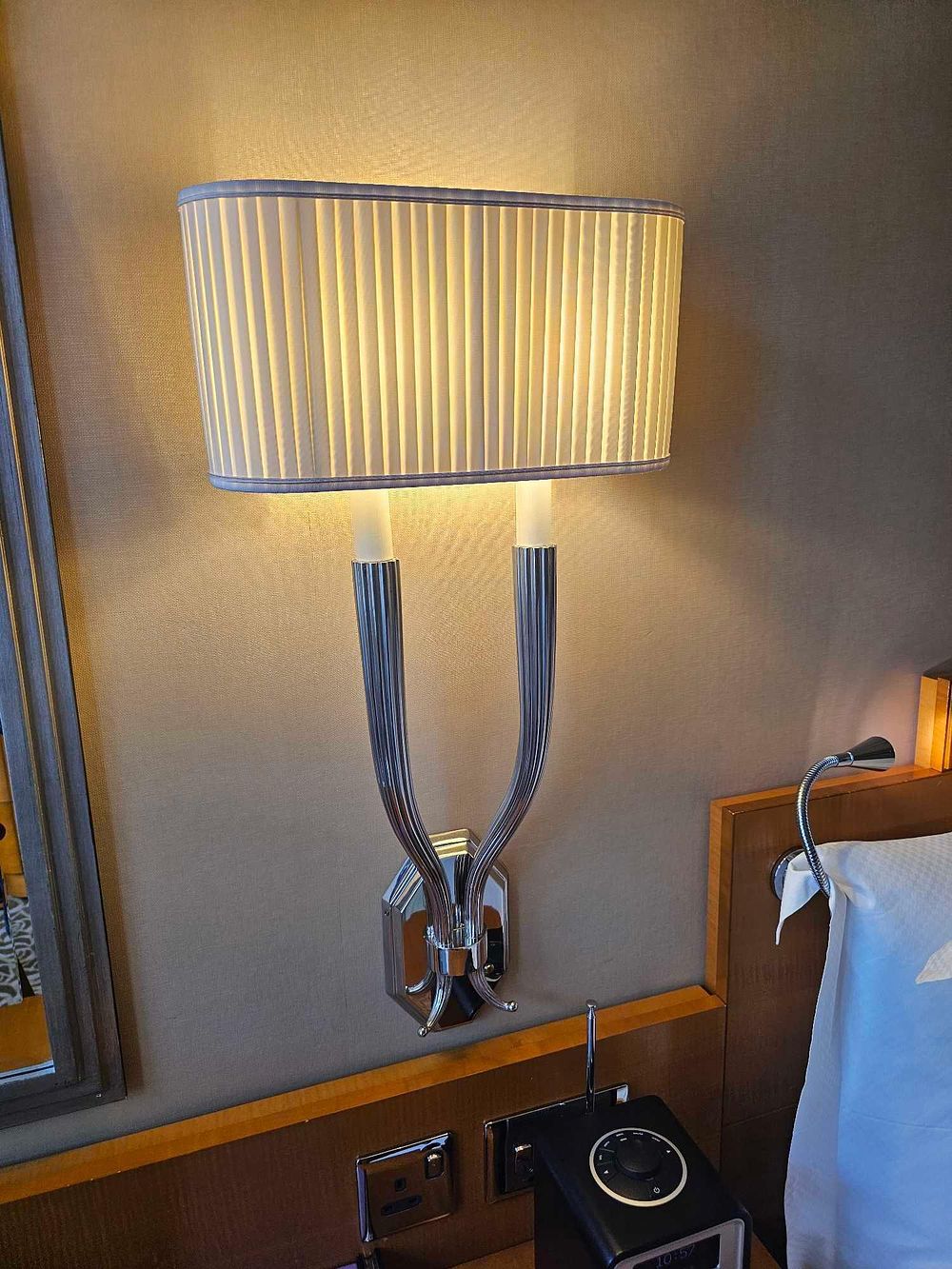Lot 345: * A Pair of Wall Sconces – Ruhlmann Double Sconce by Chapman & Myers in Polished Nickel with Shade An