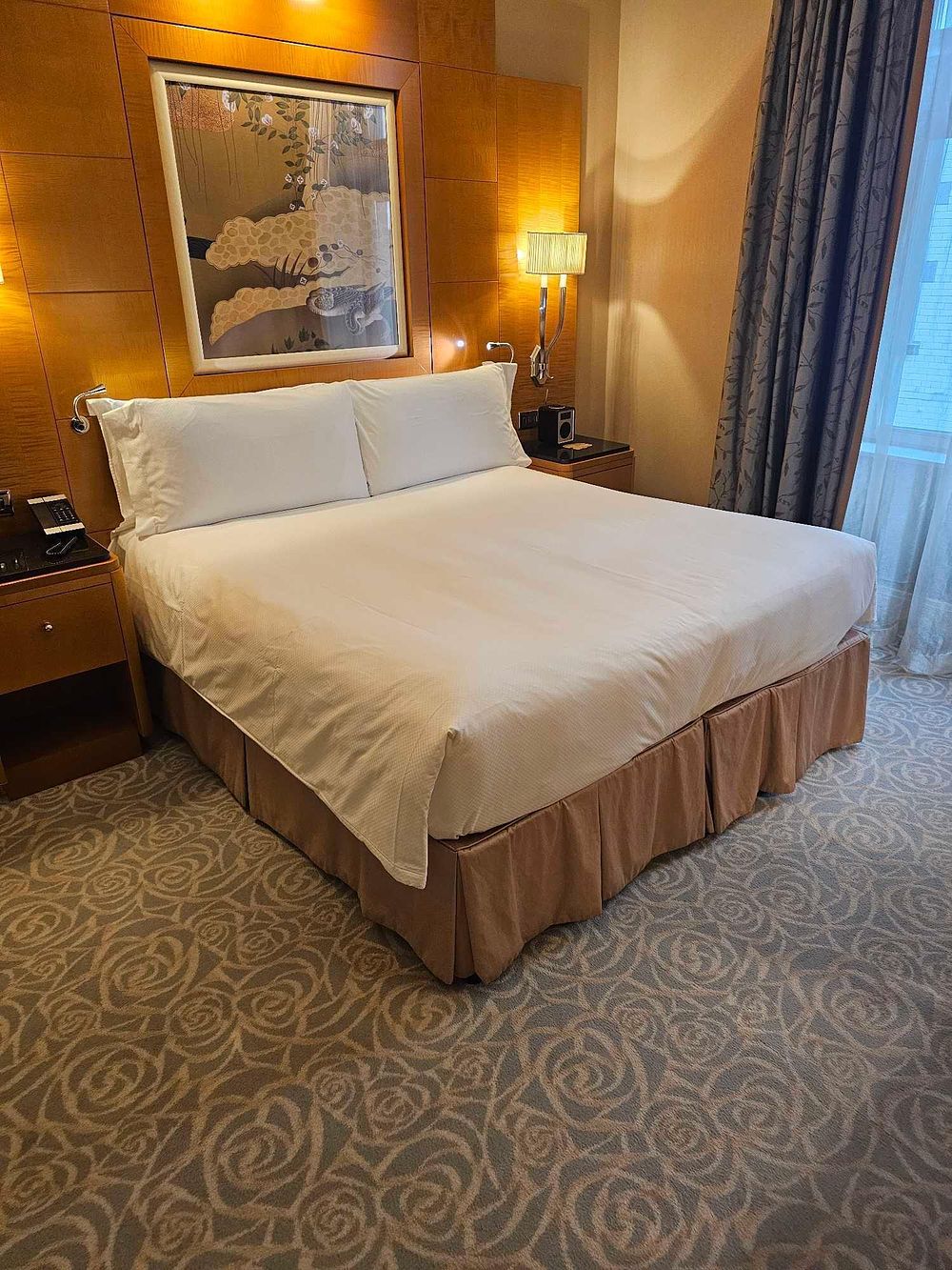 Lot 381: * Bed Set – Zip and Link Superking Sealy Hospitality Mattress and Upholstered Divan Base