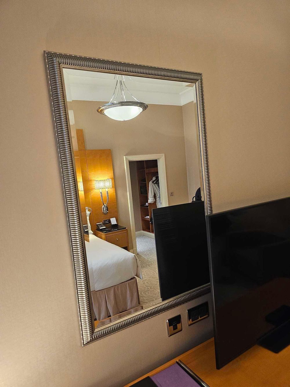 Lot 386: * Wall Mirror – Rectangular with Ribbed Frame