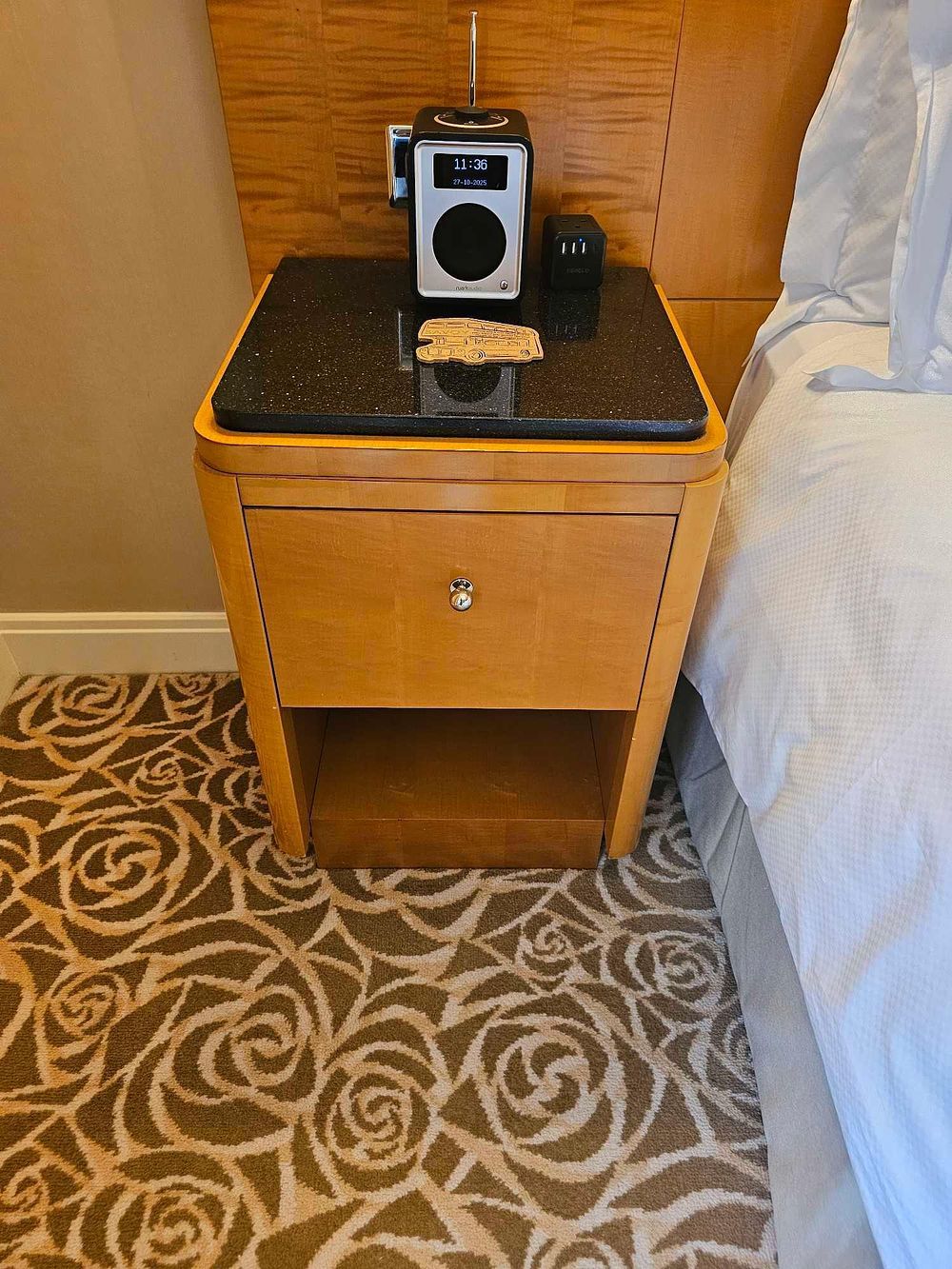Lot 422: * Pair of Bedside Tables – Francesco Molon Maple Nightstands with Stone Tops
