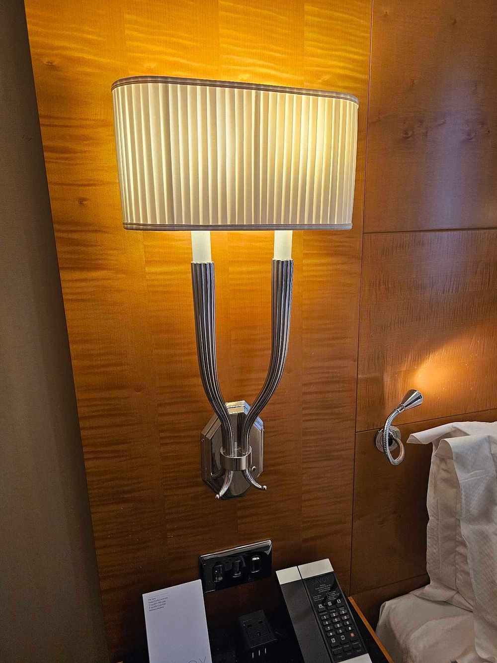 Lot 467: * A Pair of Wall Sconces – Ruhlmann Double Sconce by Chapman & Myers in Polished Nickel with Shade An