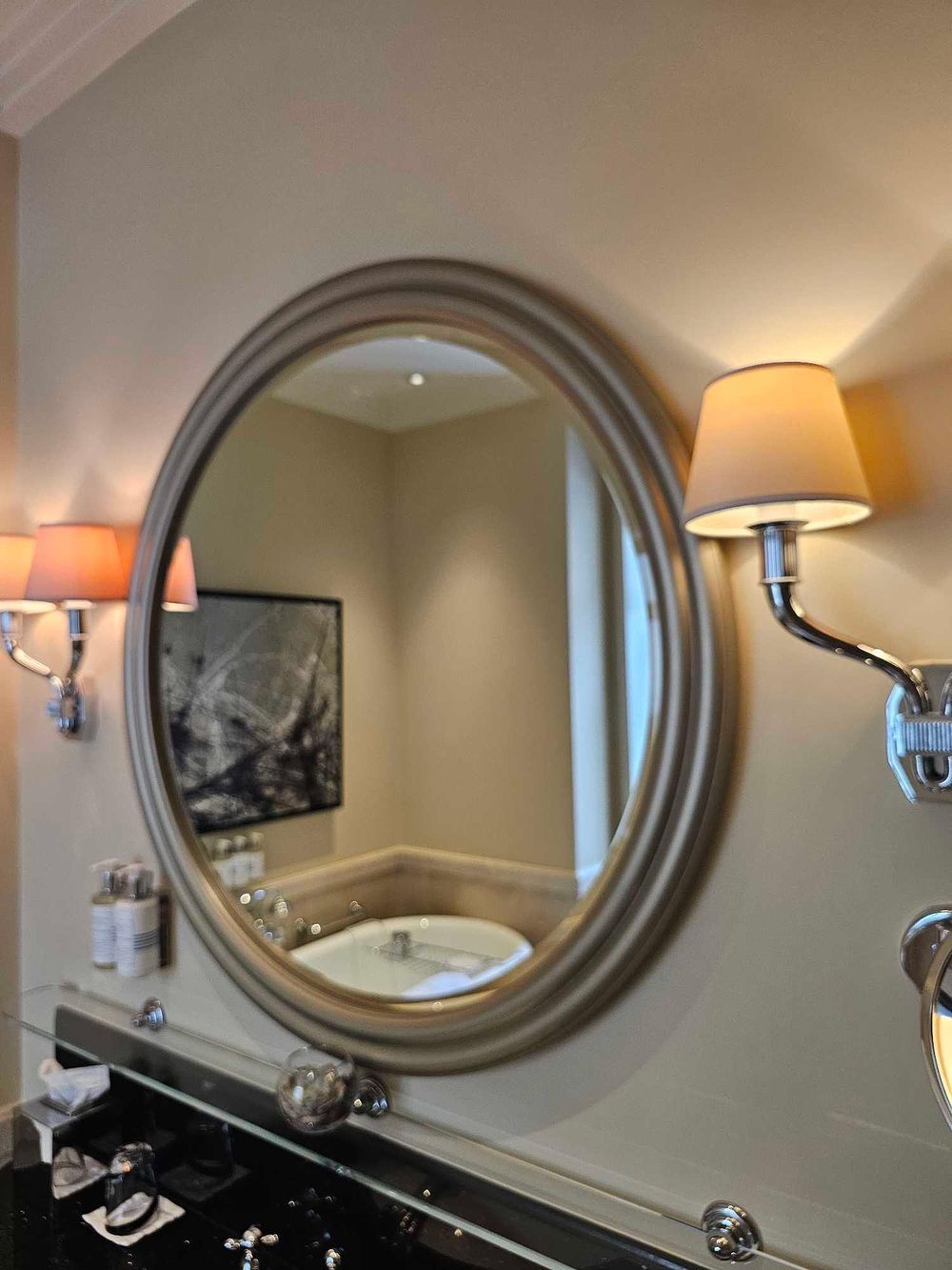 Lot 479: * Circular Mirror – Round Wood Frame with Moulded Profile