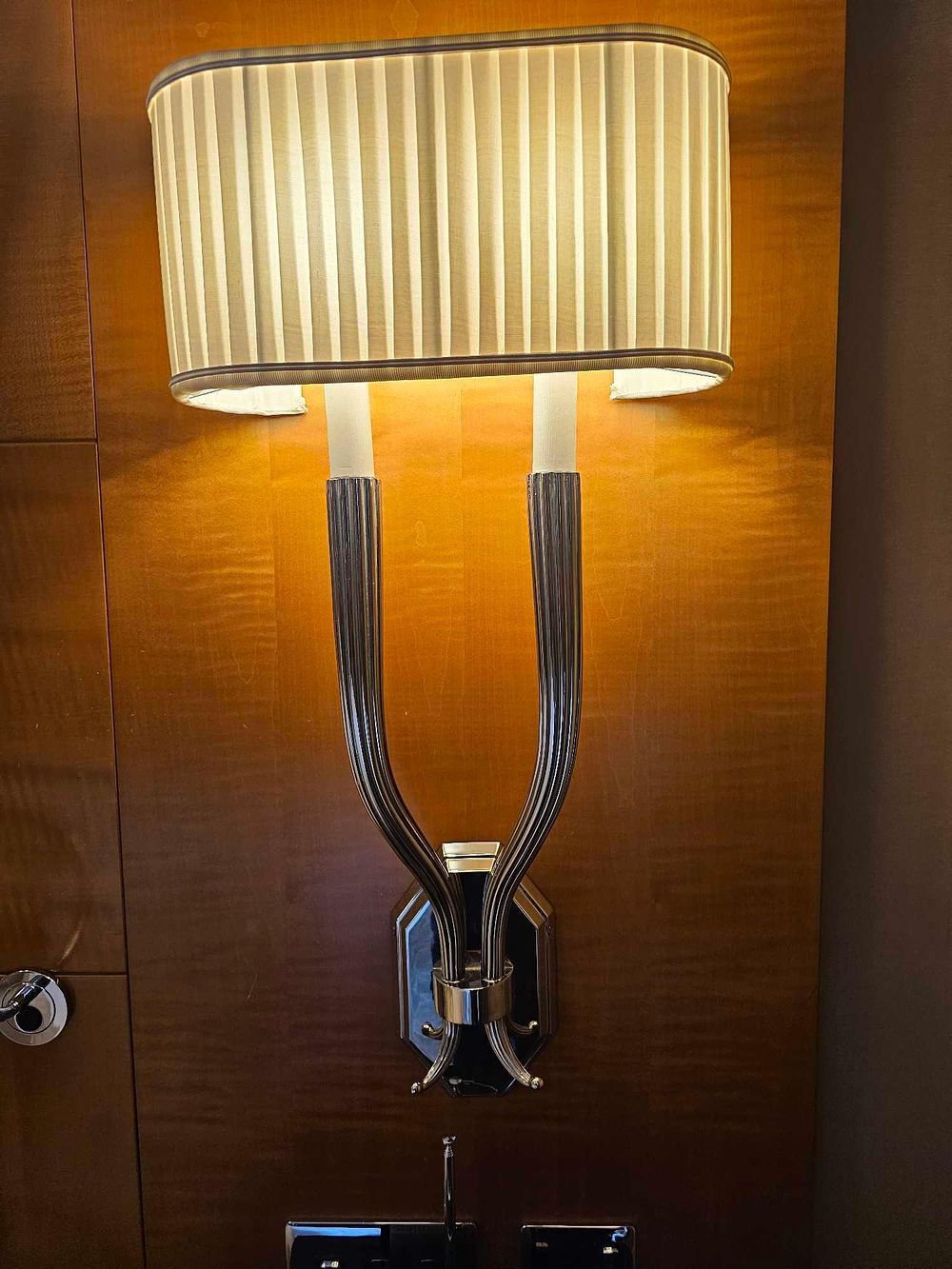 Lot 492: * A Pair of Wall Sconces – Ruhlmann Double Sconce by Chapman & Myers in Polished Nickel with Shade An