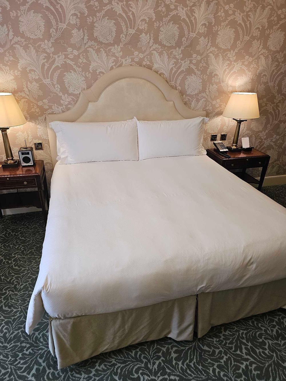 Lot 526: * Bed Set – Zip and Link Superking Sealy Hospitality Mattress, Headboard and Upholstered Divan Base