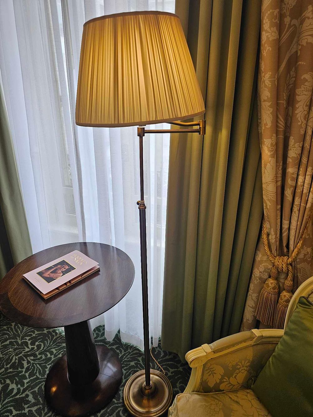 Lot 535: * Classic Library Lamp in Antique Brass with Swing Arm, Adjustable Height, and Shade