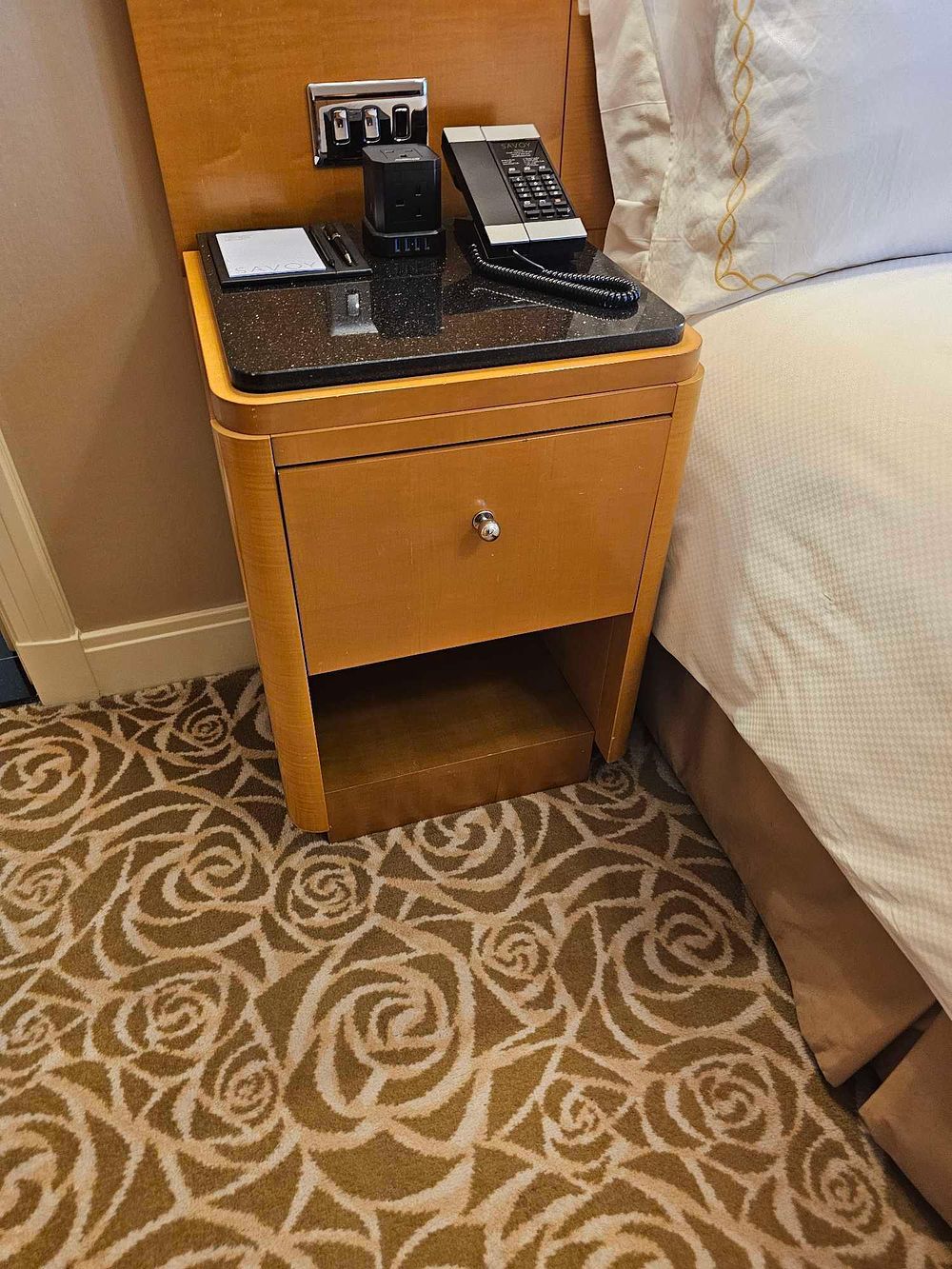 Lot 566: * Pair of Bedside Tables – Francesco Molon Maple Nightstands with Stone Tops