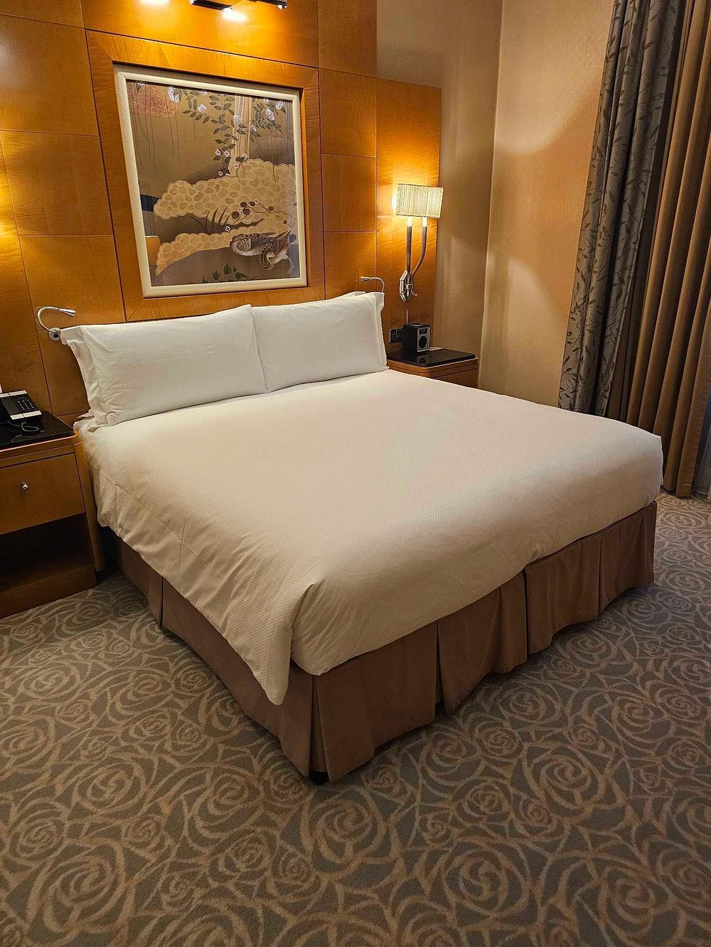 Lot 784: * Bed Set – Superking Sealy Hospitality Mattress and Upholstered Divan Base