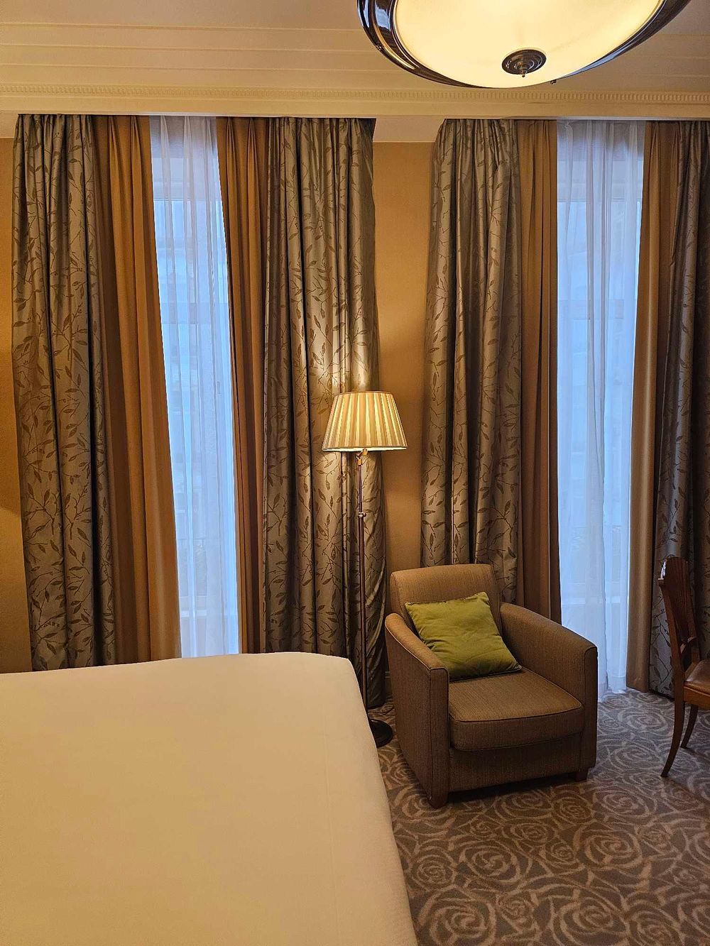 Lot 811: * 3 x pairs Curtain Set – Gold Silk Drapes with Decorative Show Panel, Fully Lined