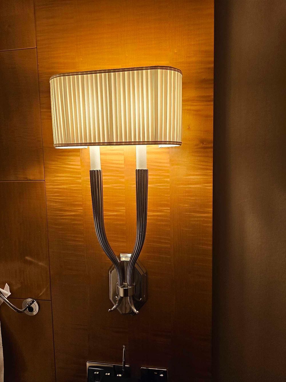 Lot 840: * A Pair of Wall Sconces – Ruhlmann Double Sconce by Chapman & Myers in Polished Nickel with Shade An
