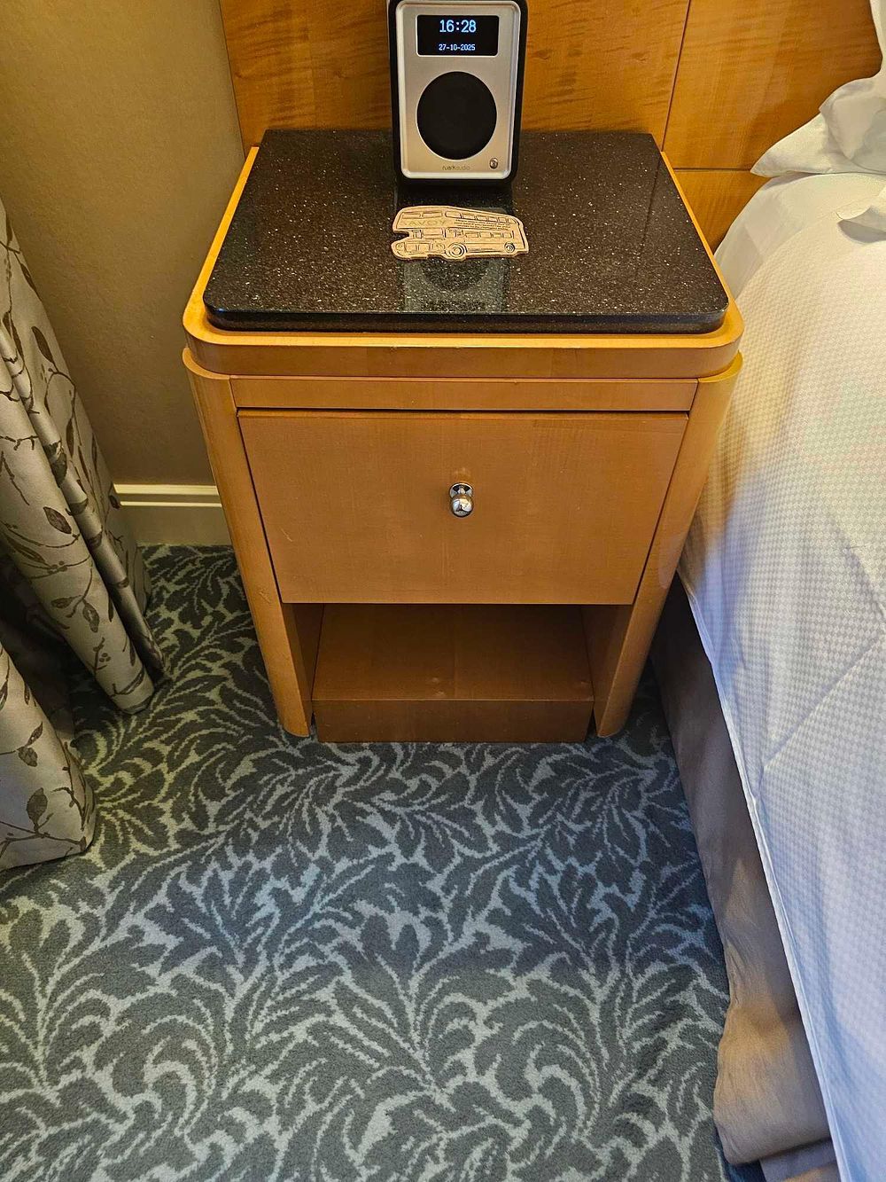 Lot 855: * Pair of Bedside Tables – Francesco Molon Maple Nightstands with Stone Tops