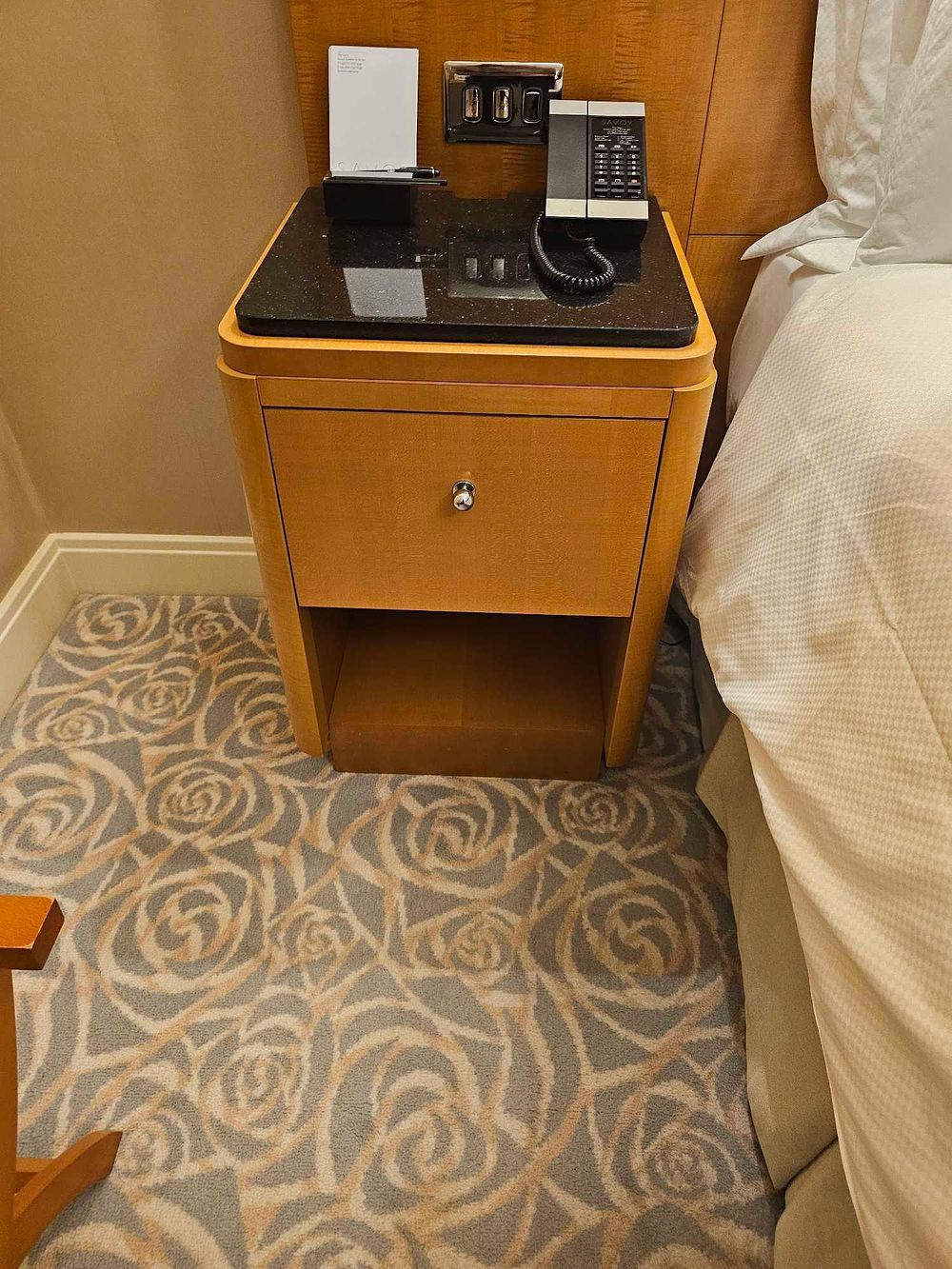 Lot 920: * Pair of Bedside Tables – Francesco Molon Maple Nightstands with Stone Tops